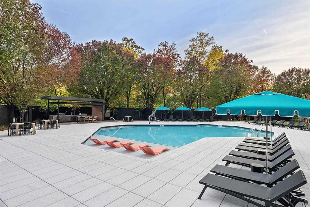 2Br Executive Apartment With Spacious Layout Arlington Exteriér fotografie
